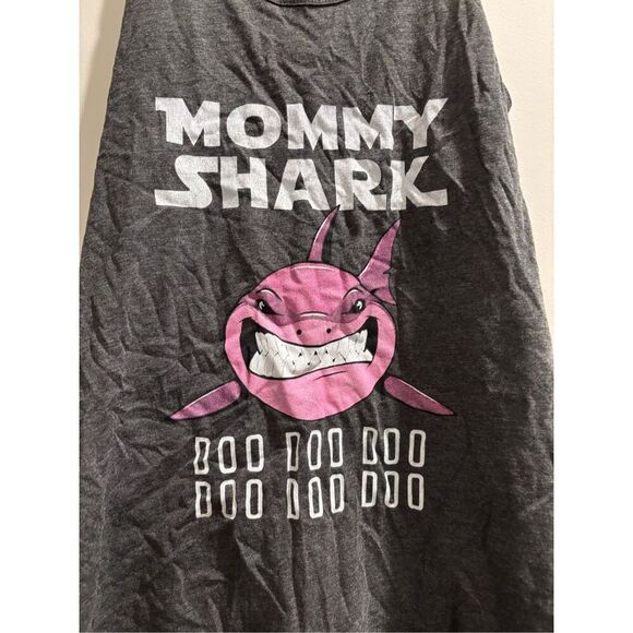 Mommy Shark Women's Tank Top size Medium - Picture 2 of 2